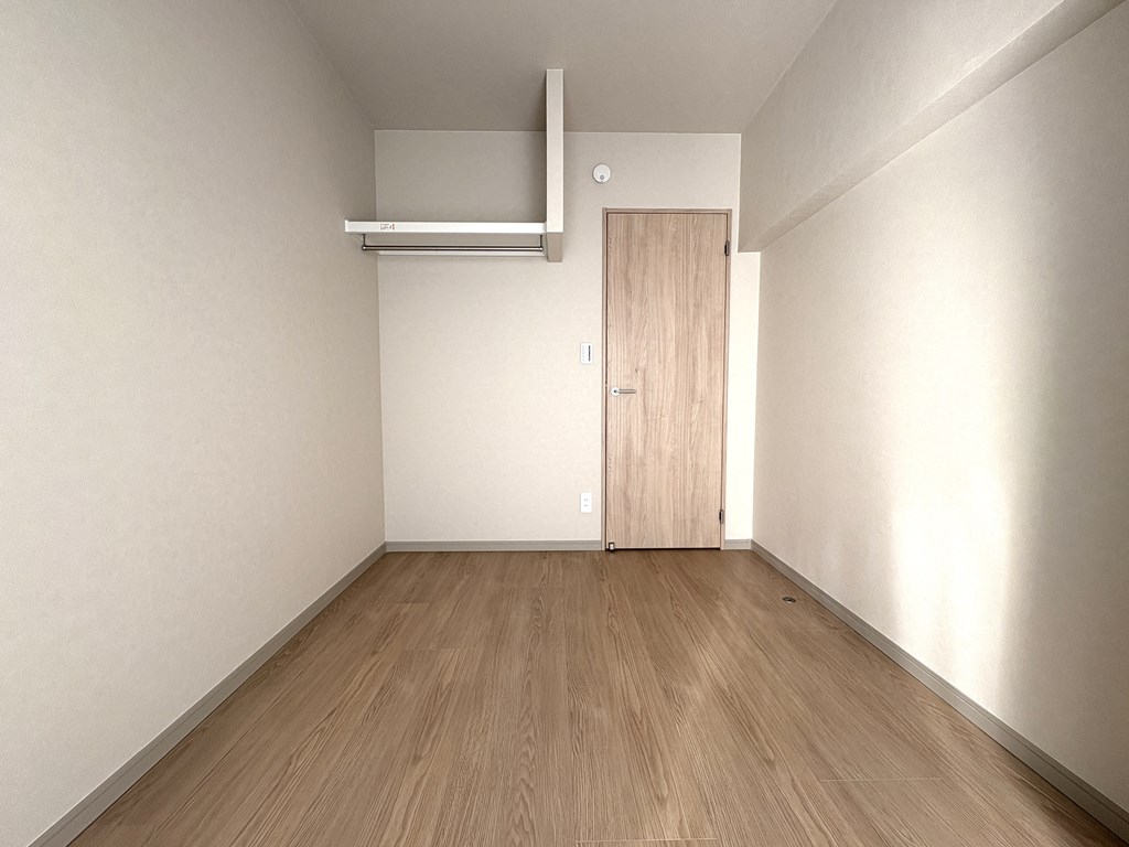 【洋室】 和室が1部屋、洋室が3部屋ある間取り。全てのお部屋に収納完備。ウォークインクローゼットは2か所あります。