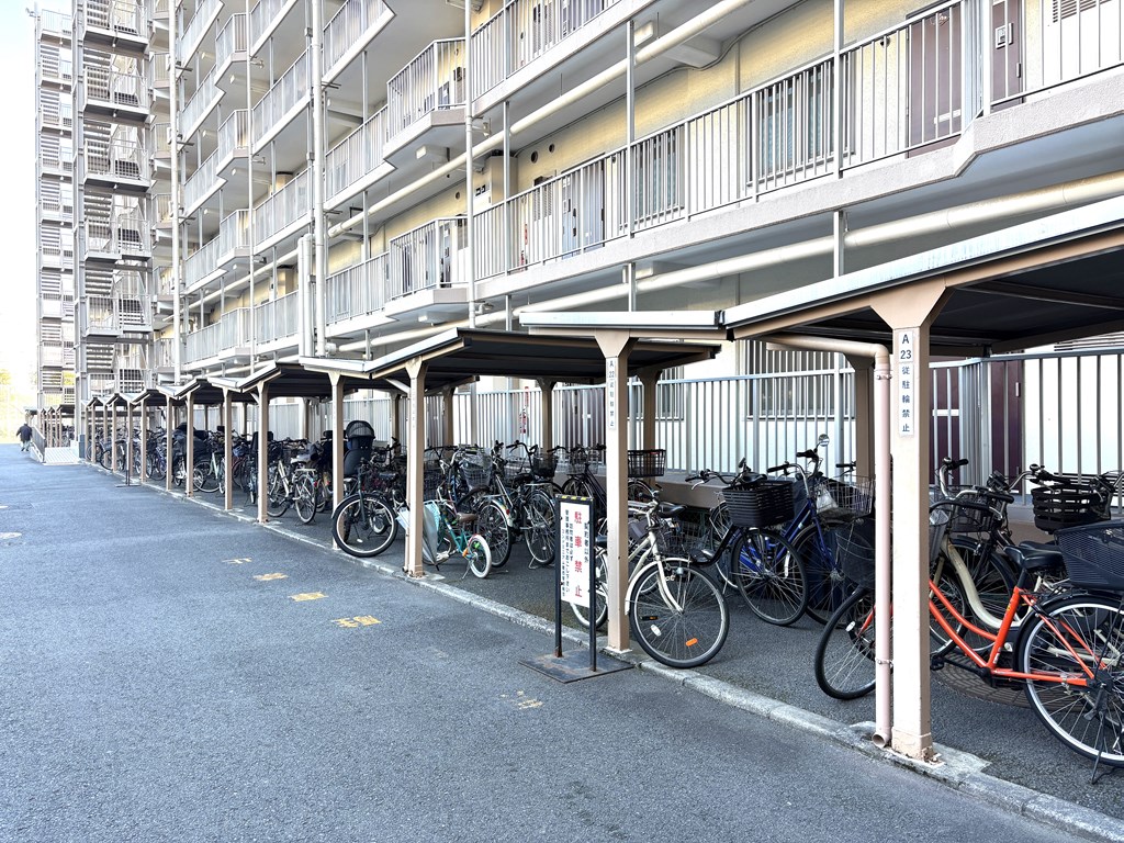 【駐輪場】 駐輪場の様子です。年額　1000円になります。