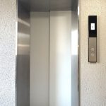 【エレベーター】 エレベーターがあるので外出時の昇降が楽々できます。
