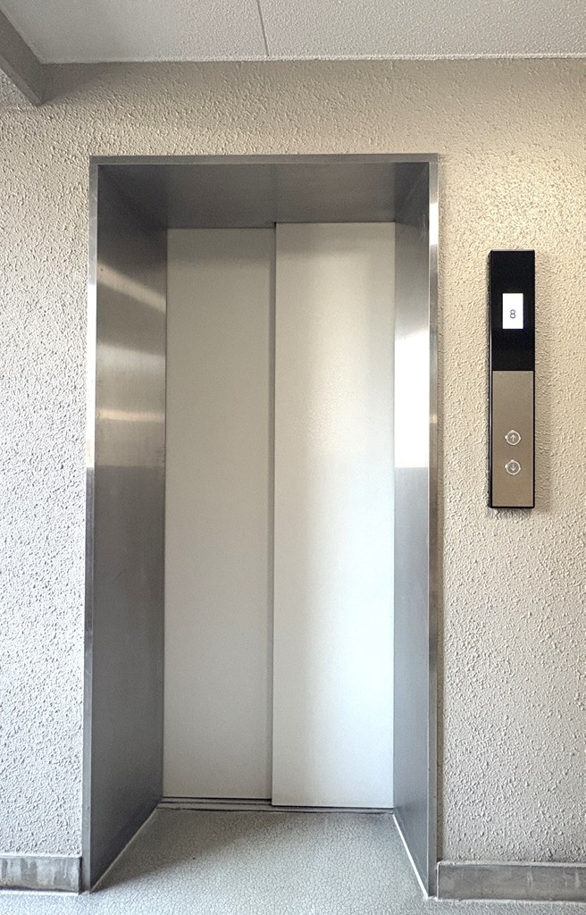 【エレベーター】 エレベーターがあるので外出時の昇降が楽々できます。