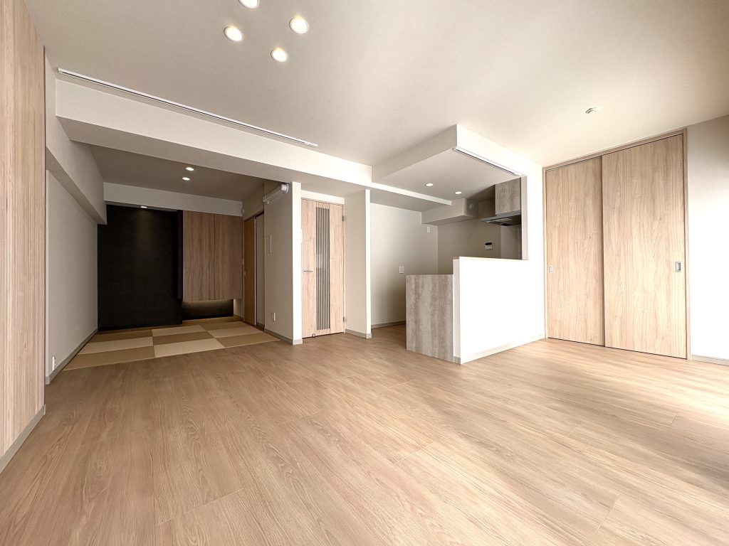 コンドミニアム葛西は、総戸数472戸の大規模マンション。ペット飼育可能（細則有）。14階建て南東向き3階。4LDK（和室有）、シューズインクローク、ウォークインクローゼット、洗面と脱衣室分離の間取り。