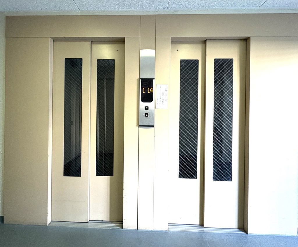 【エレベーター】 エレベーターがあるので外出時の昇降が楽々できます。