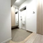 【シューズインクローク】 シューズインクロークの様子です。大容量なのでキャンプ用品等の収納にも便利です。