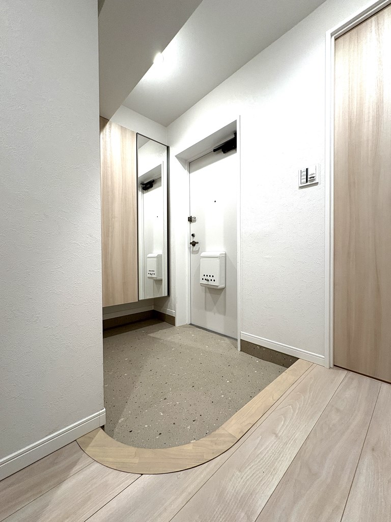 【シューズインクローク】 シューズインクロークの様子です。大容量なのでキャンプ用品等の収納にも便利です。