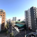 【エントランス】 エントランスホールの様子です。オートロックシステム完備なのでセキュリティ面も安心です。