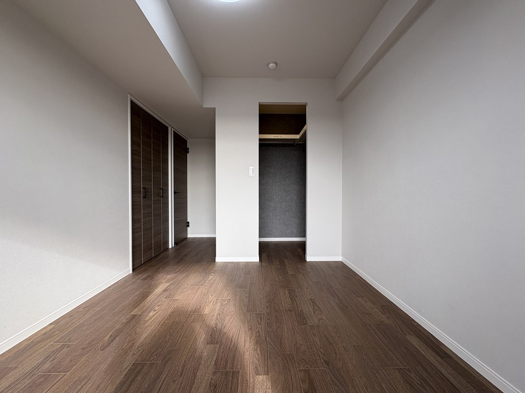 【洋室】 3部屋の洋室には収納完備。ウォークインクローゼットもあります。