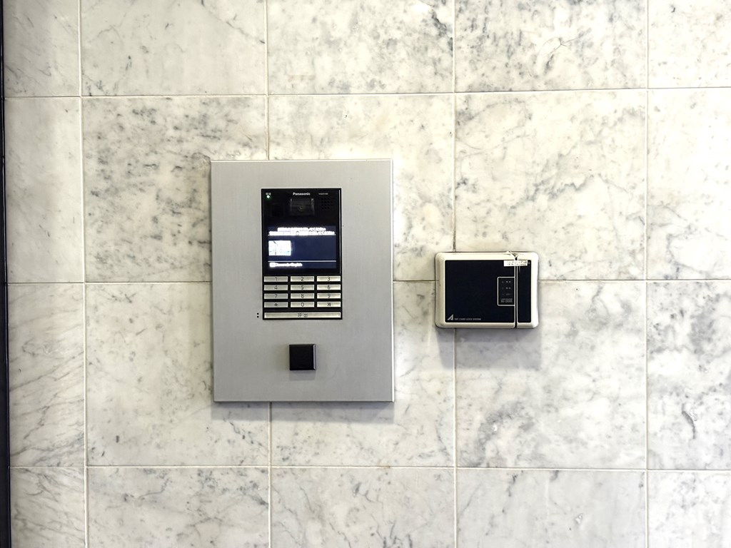 【オートロックシステム】 オートロックシステムで安心・安全のセキュリティーです。