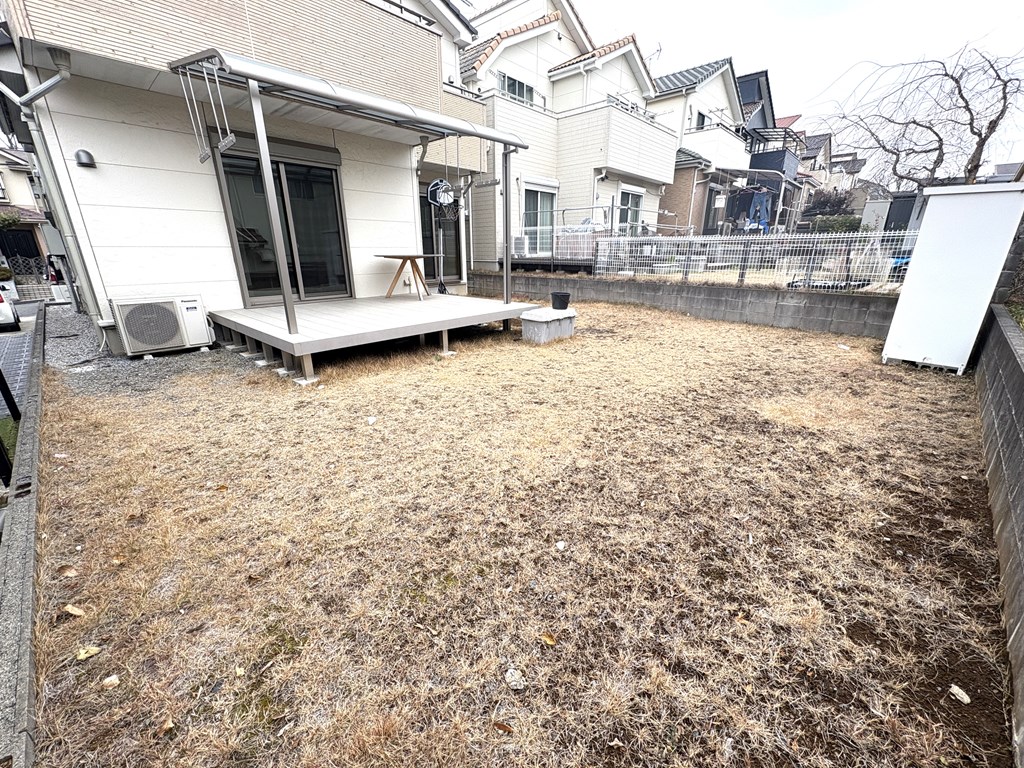 【庭】広いお庭があります。カースペースも確保されています。