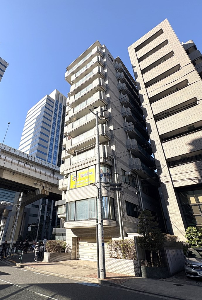 【外観】 11階建て鉄骨鉄筋コンクリート造り。5階角部屋。シューズインクロークやパントリー等、収納豊富な間取りです。