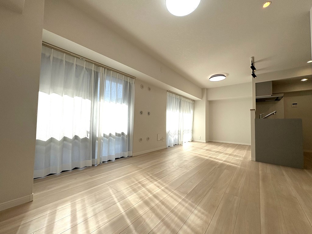 【現地】 駅チカ、1990年築、オートロックシステム完備のマンション。リノベーション済みなのできれいなお部屋ですぐに新生活を始めていただけます。お気軽にお問い合わせください。