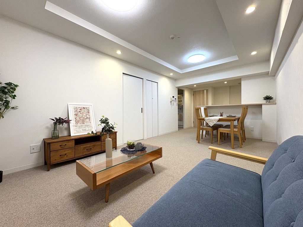 ファミリータウン東陽は、駅チカのペットと暮らせる（細則有）新耐震基準のマンションです。15階建ての最上階、東向きのお部屋。エレベーターは2基あります。リノベ済みなのですぐに新生活が始められます。