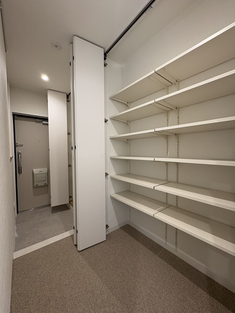 【玄関】 シューズボックスも大容量なので、たくさんの靴を収納していただけます。