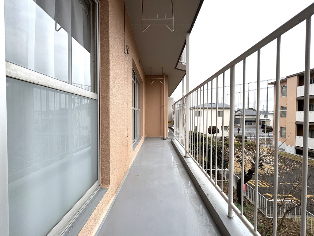【バルコニー】 南向きバルコニーの様子です。
