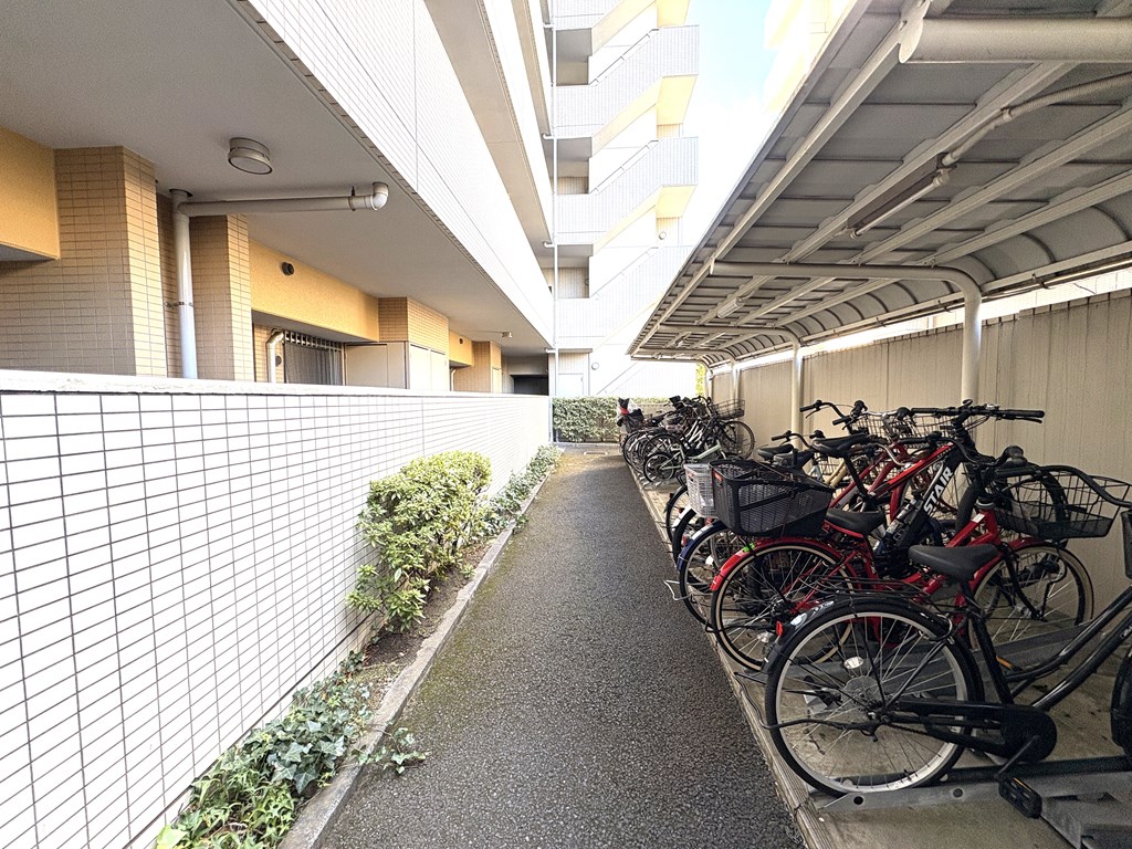 【駐輪場】 駐輪場は月額300円。空き状況は随時ご確認ください。