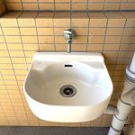 【スロップシンク】 バルコニーにスロップシンクがあるのでバルコニーのお掃除もしやすいです。