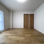 【リビング】 南向きバルコニーに面したリビングの様子です。明るくて風通しも良好。快適にお過ごしいいただけます。