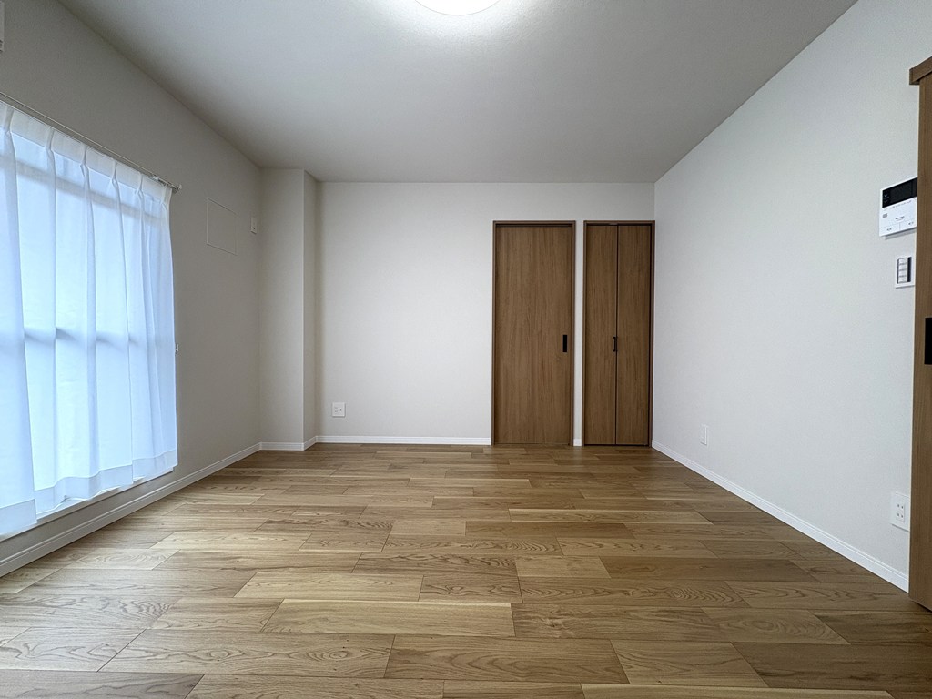 【リビング】 南向きバルコニーに面したリビングの様子です。明るくて風通しも良好。快適にお過ごしいいただけます。