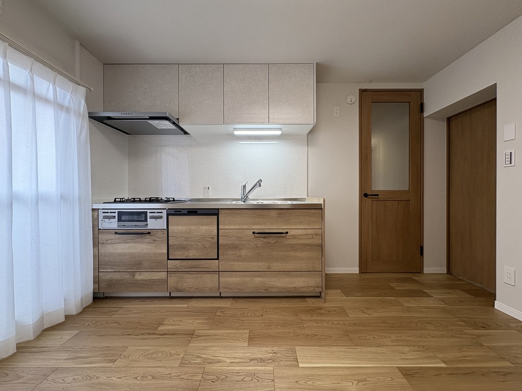 江戸川台グリーンハイツ4号棟は、2駅利用可能な立地で通勤にも便利。閑静な低層マンション住宅地にあります。南向きで日当り良好。お買い物施設も充実しています。