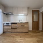 【現地】江戸川台グリーンハイツ4号棟は、2駅利用可能な立地で通勤にも便利。閑静な低層マンション住宅地にあります。南向きで日当り良好。お買い物施設も充実しています。