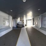 【エントランスホール】 広い空間が確保されたエントランスホールの様子です。