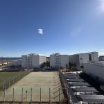 【眺望】 バルコニーからの眺望。目の前に大空が広がり、開放感があります。