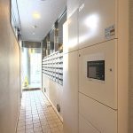 【宅配ボックス】 宅配ボックス完備。不在時にも荷物の受け取りができるので便利です。