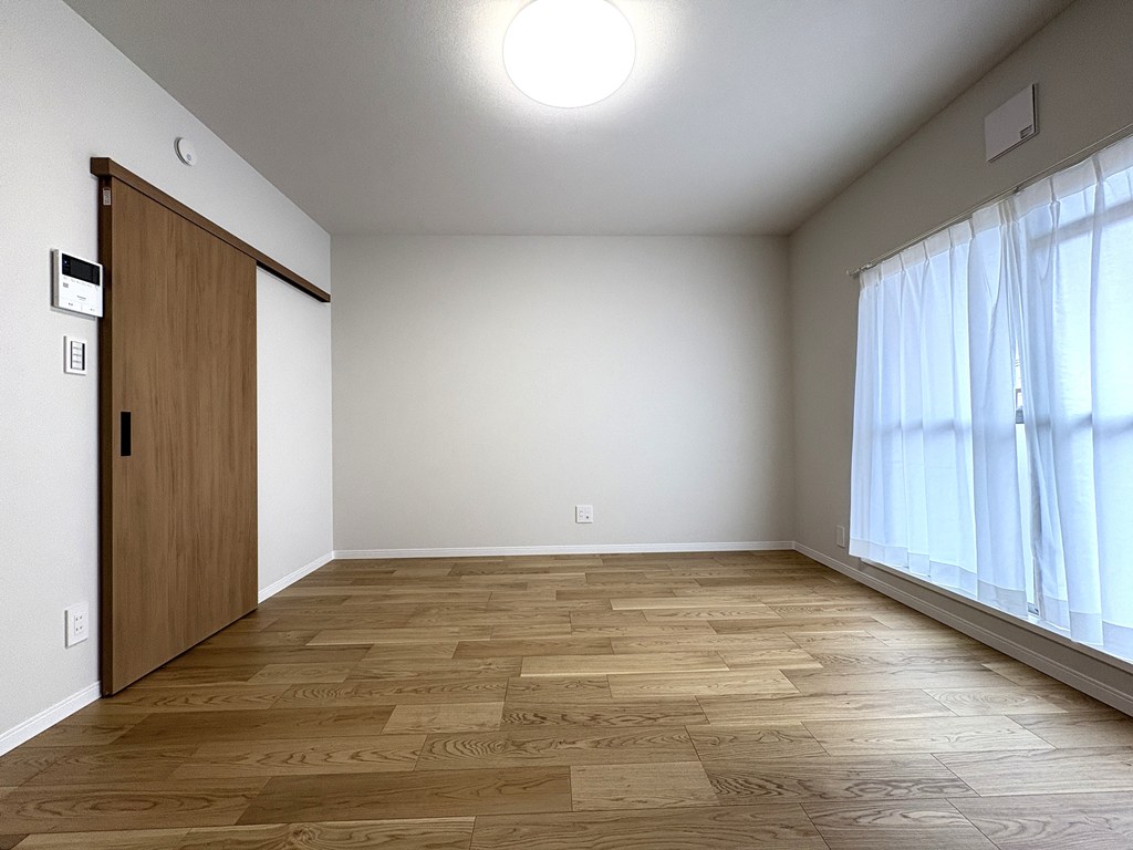 【洋室】 洋室は3部屋。全てのお部屋に収納がついています。