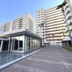 【エントランス】 美しく整備されたエントランスの様子です。