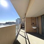 【バルコニー】 広いバルコニーの様子です。南東向き。バルコニーの掃除に便利なスロップシンクが付いています。