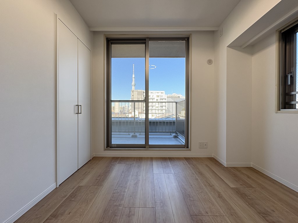 【洋室】 洋室からもスカイツリーが見えます。