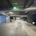 【駐車場】 駐車場の様子です。駐車場は、月額20000円～26000円になります。空き状況は随時ご確認ください。