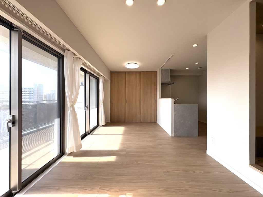 ルネプライディアは、東京メトロ有楽町線の豊洲駅徒歩10分にあるペットと暮らせる(細則有)マンションです。2001年築、12階建ての9階のお部屋。運河に囲まれたウォーターフロント。お問い合わせください。