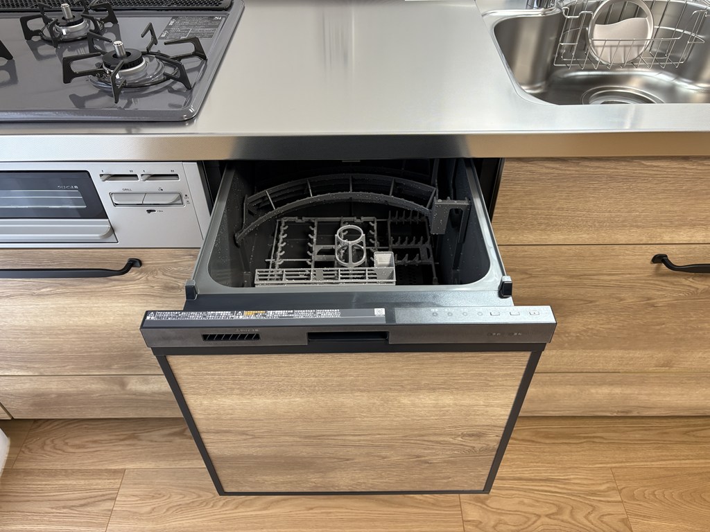 【ビルトイン食洗機】 食洗機は洗浄力、高温の除菌効果、節水効果があります。家事の時短にもなります。