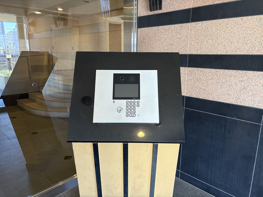 【オートロックシステム】 オートロックシステムで安心・安全のセキュリティーです。