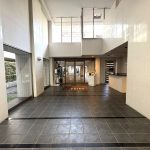 【エントランス】 広くて明るいエントランス。オートロックシステム、宅配ボックス完備です。