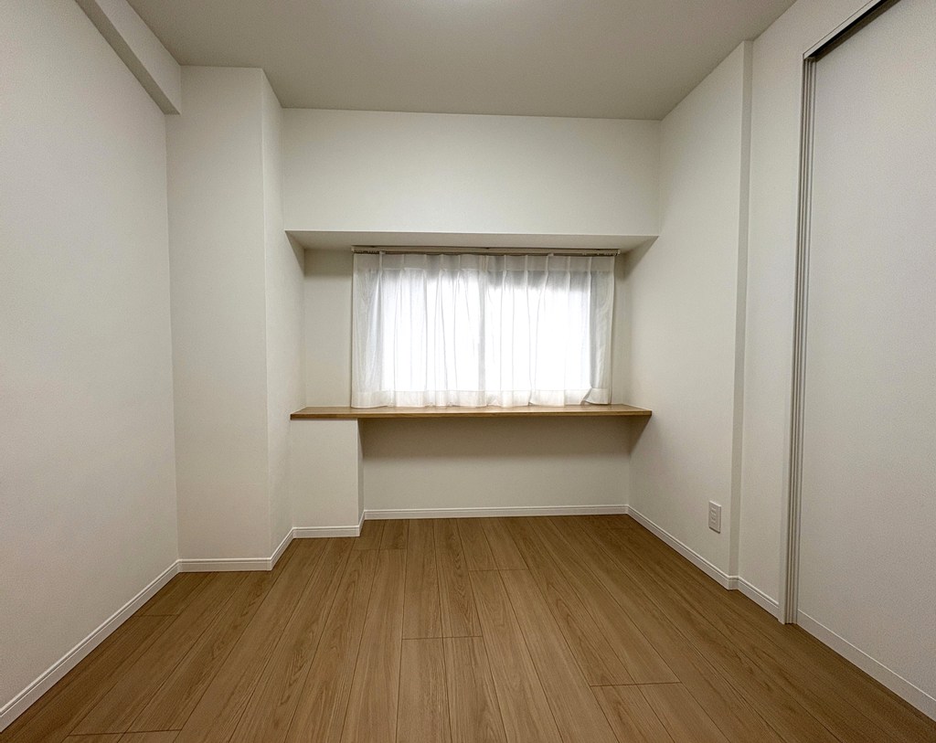 【洋室】 洋室は3部屋あります。全てのお部屋に収納と窓があります。