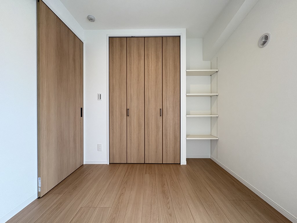 【洋室】 洋室は3部屋あります。全てのお部屋に収納と窓があります。