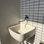 【スロップシンク】 バルコニーにはスロップシンクが付いています。バルコニーのお掃除にお使いいただけます。