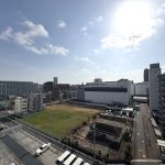 【眺望】 バルコニーからの眺望。目の前は高い建物が無く開けた眺望なので開放感があります。