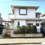 【外観】 玄関アプローチ・外構の植栽・和風庭園が美しく手入れされています。室内、水回りも丁寧にお使いです。ハウスクリーニング済み。