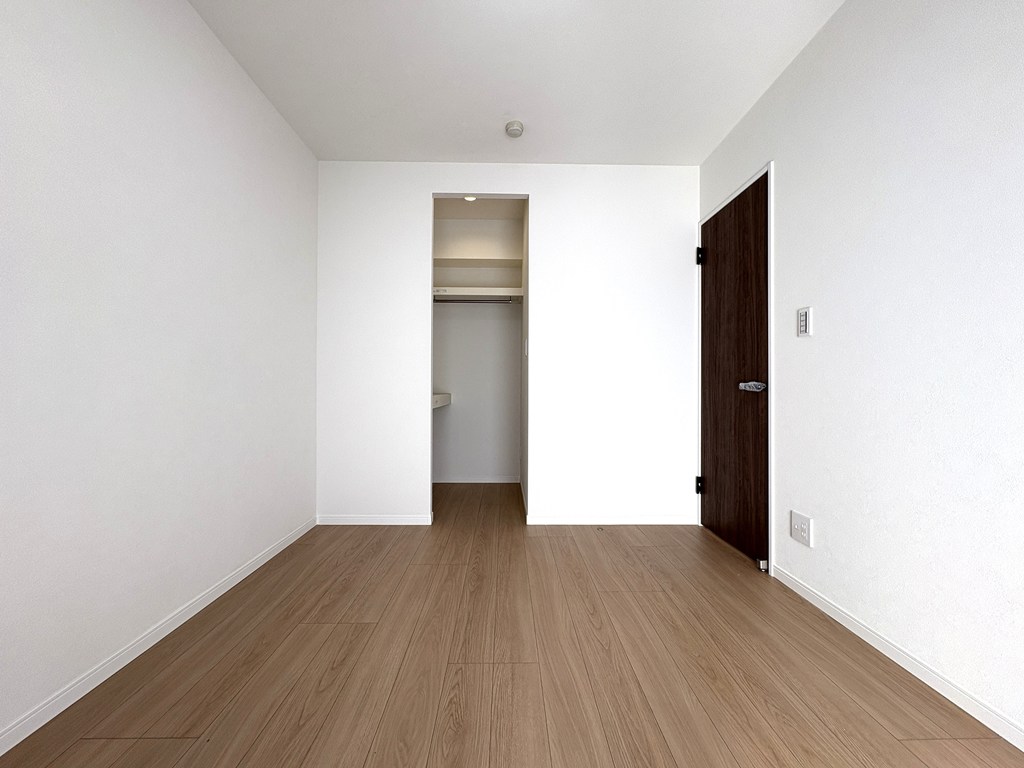 【洋室】 洋室は3部屋あります。全てのお部屋に収納完備されています。