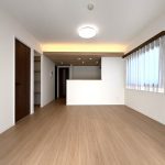 【現地】ディアパーク西船橋は、駅徒歩圏内、6階建て、オートロックシステム完備でセキュリティ面も安心のマンションです。宅配ボックス有り。玄関先にはアルコープが設けられています。お気軽にお問い合わせください。