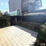 【テラス（リビング前）】 リビング前にはテラスが設けられています。