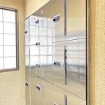 【宅配ボックス】 宅配ボックス完備。不在時にも荷物の受け取りができるので便利です。