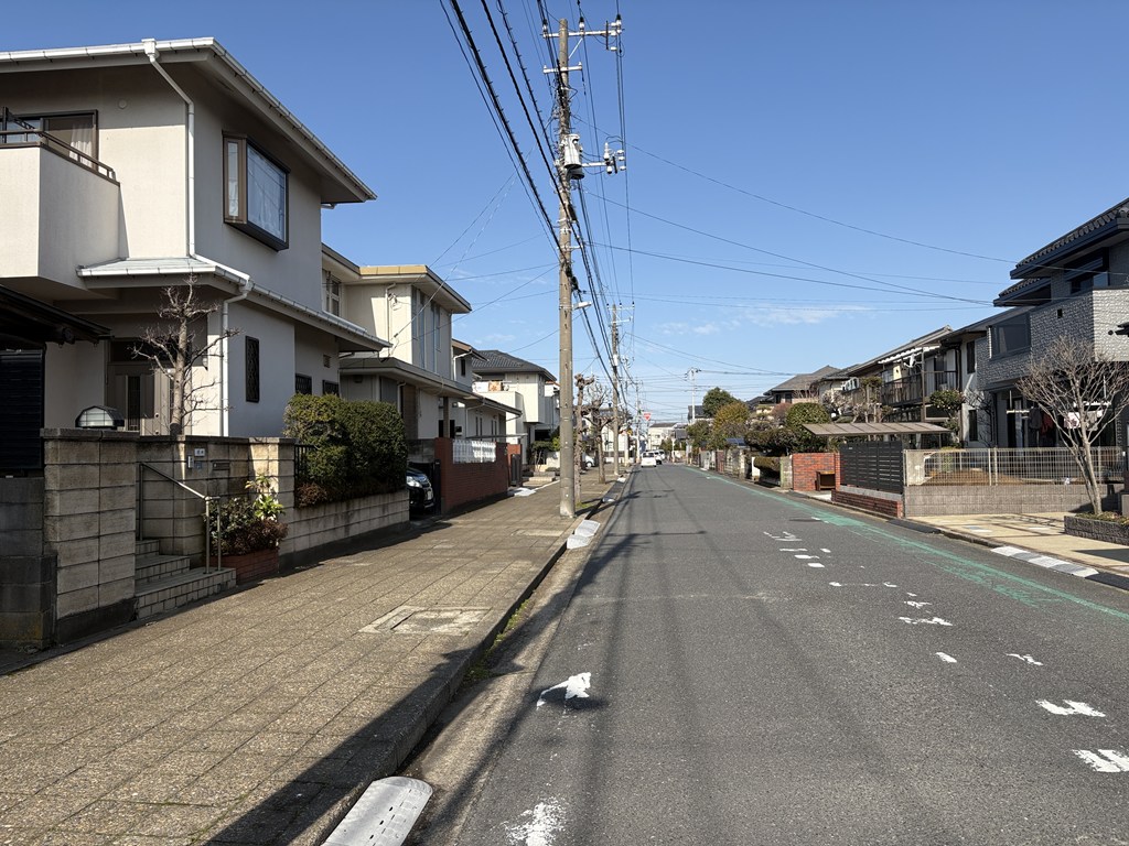 【前面道路】 全面道路は幅員約9.9ｍ（公道）あります。