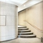 【エントランスホール】 明るいエントランスホールの様子です。